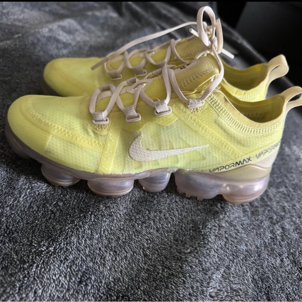 Women’s Nike air vapormax luminous green